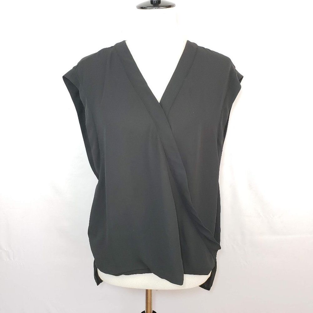 ♦️5/$20 Daniel Rainn Black Wrap Style Top Small